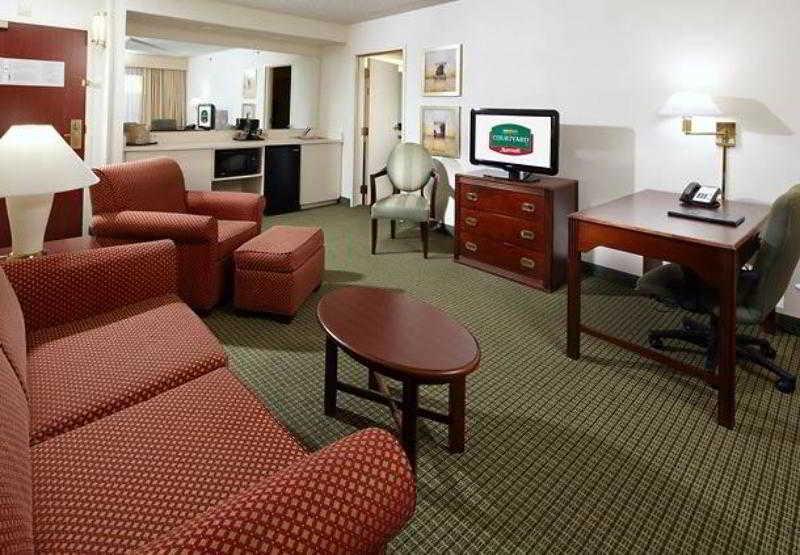 Courtyard By Marriott Tulsa Central Buitenkant foto