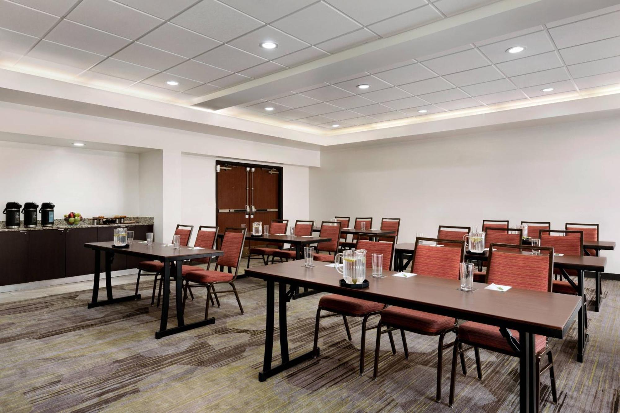 Courtyard By Marriott Tulsa Central Buitenkant foto