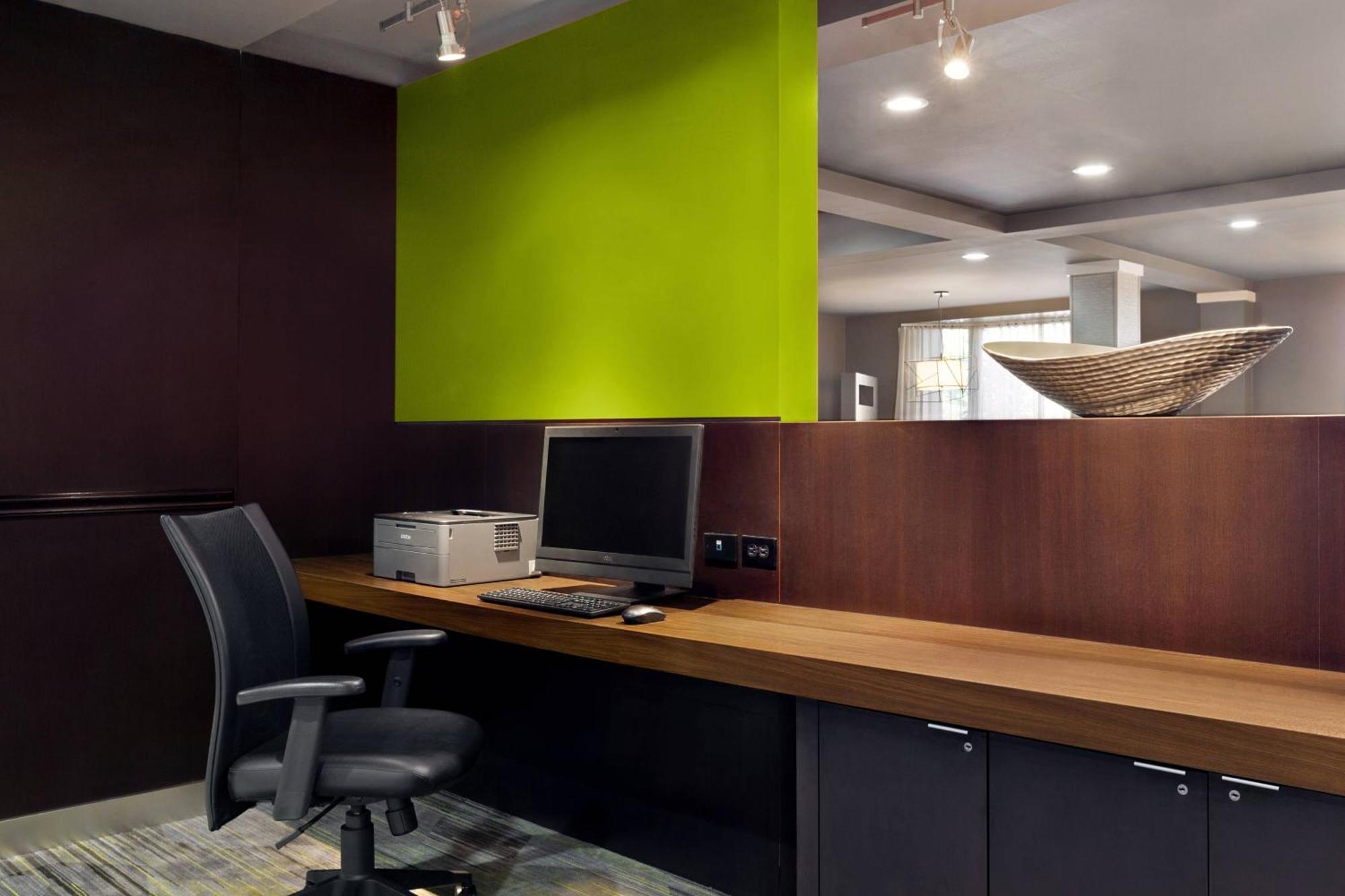 Courtyard By Marriott Tulsa Central Buitenkant foto