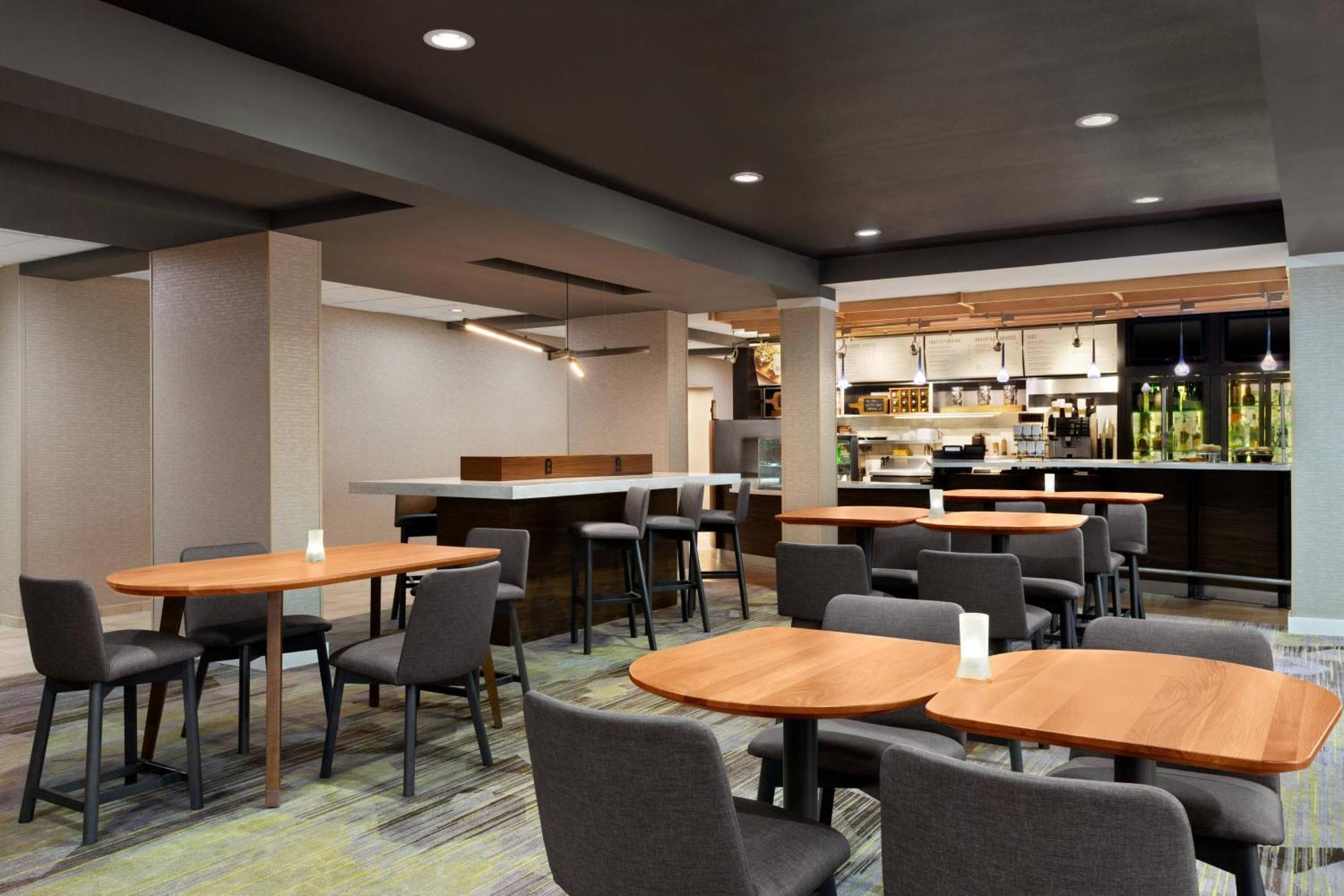 Courtyard By Marriott Tulsa Central Buitenkant foto