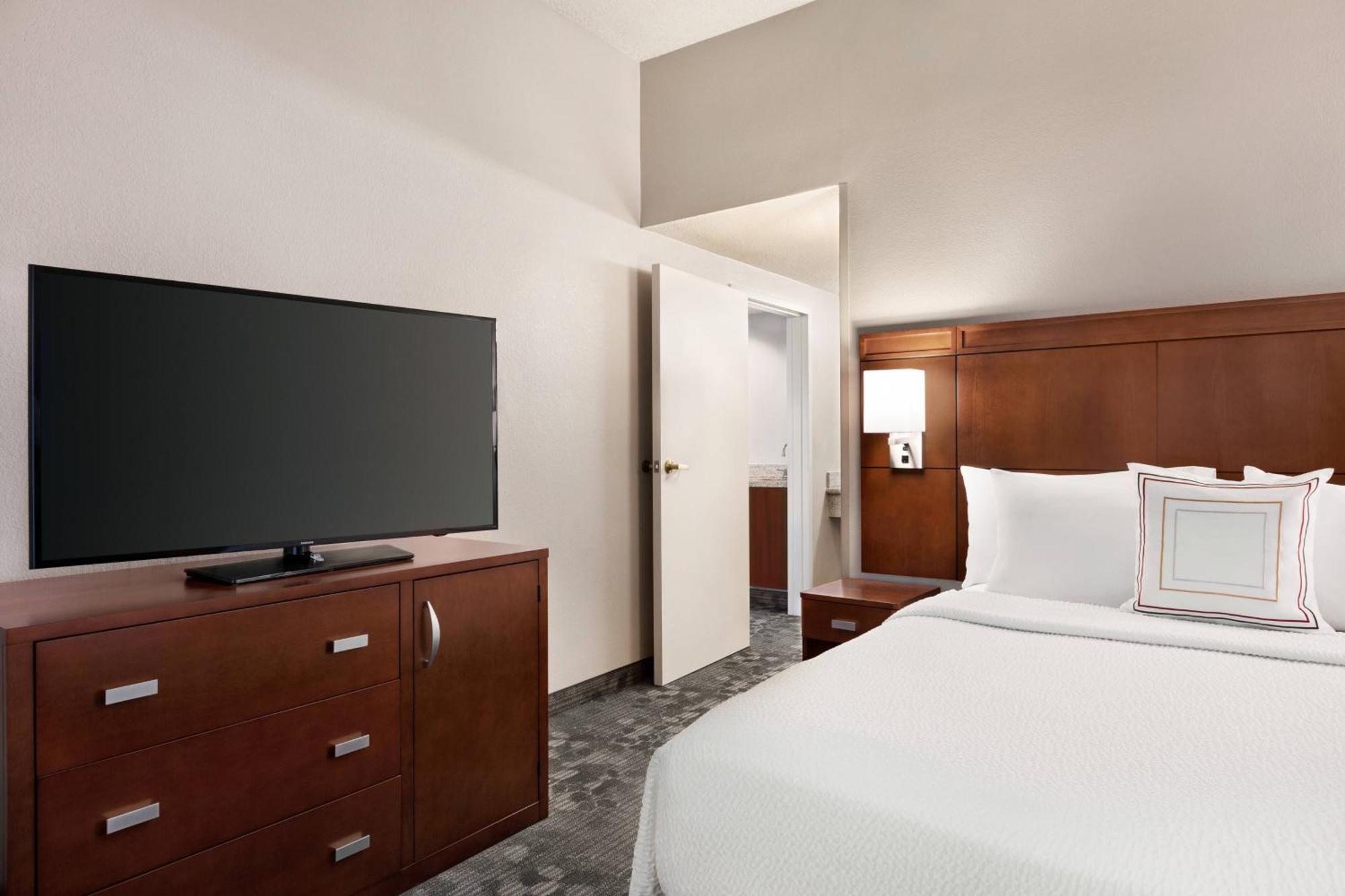 Courtyard By Marriott Tulsa Central Buitenkant foto