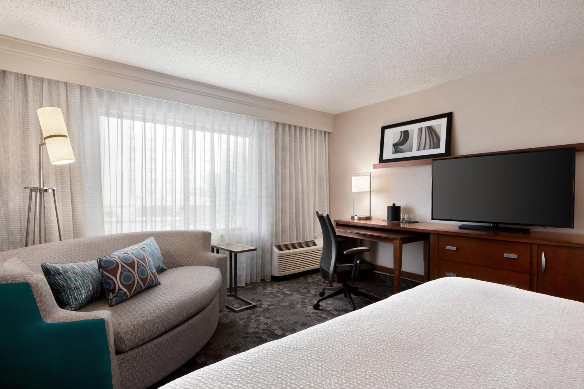 Courtyard By Marriott Tulsa Central Buitenkant foto